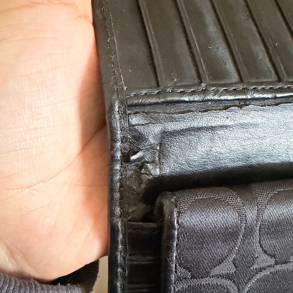 Coach Black Signature Pattern Wallet - Picture 5 of 7